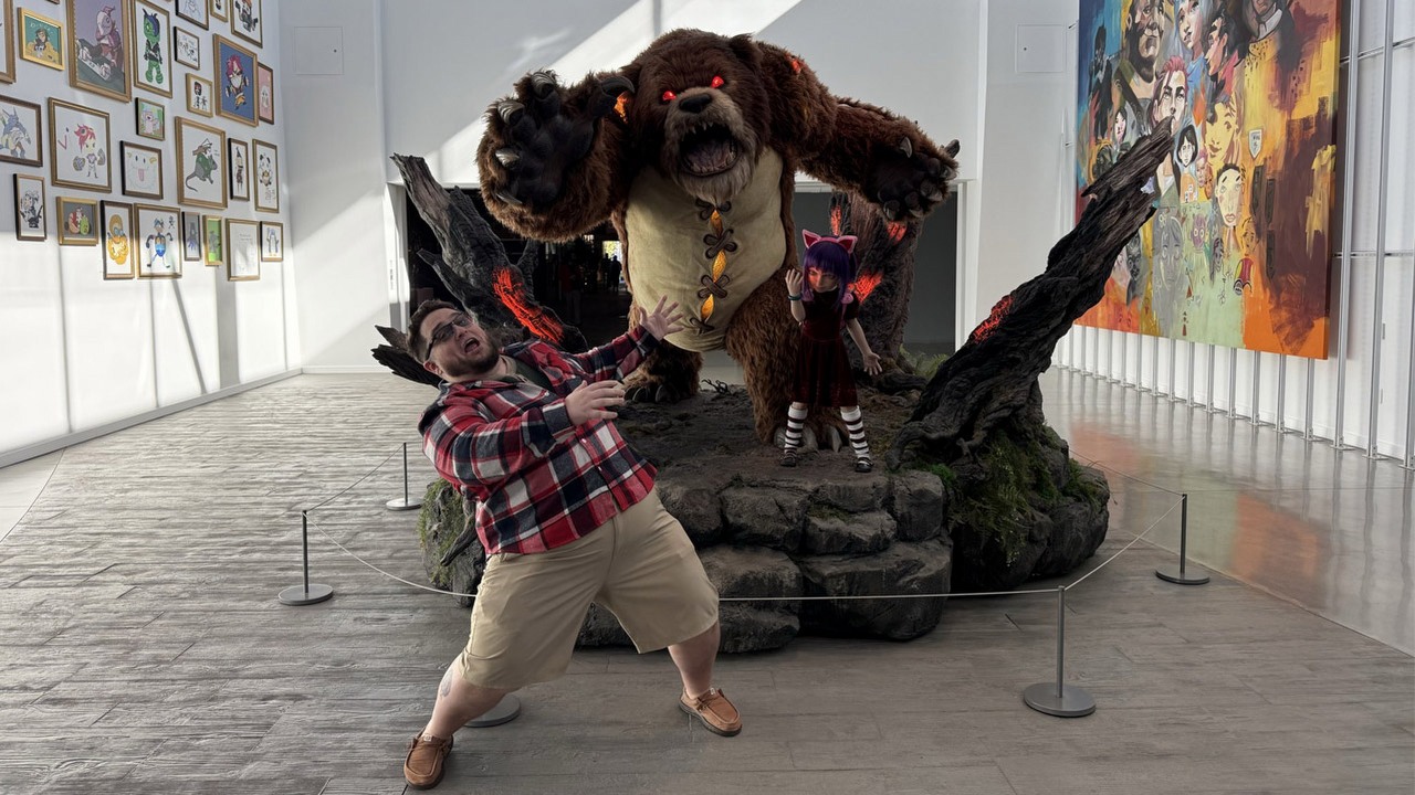 Po pół roku bez nowych informacji MMO w świecie LoL-a pokazuje, że istnieje, zdobywając doświadczonego programistę WoW-a, źródło grafiki: Raymond Bartos w siedzibie Riot Games.