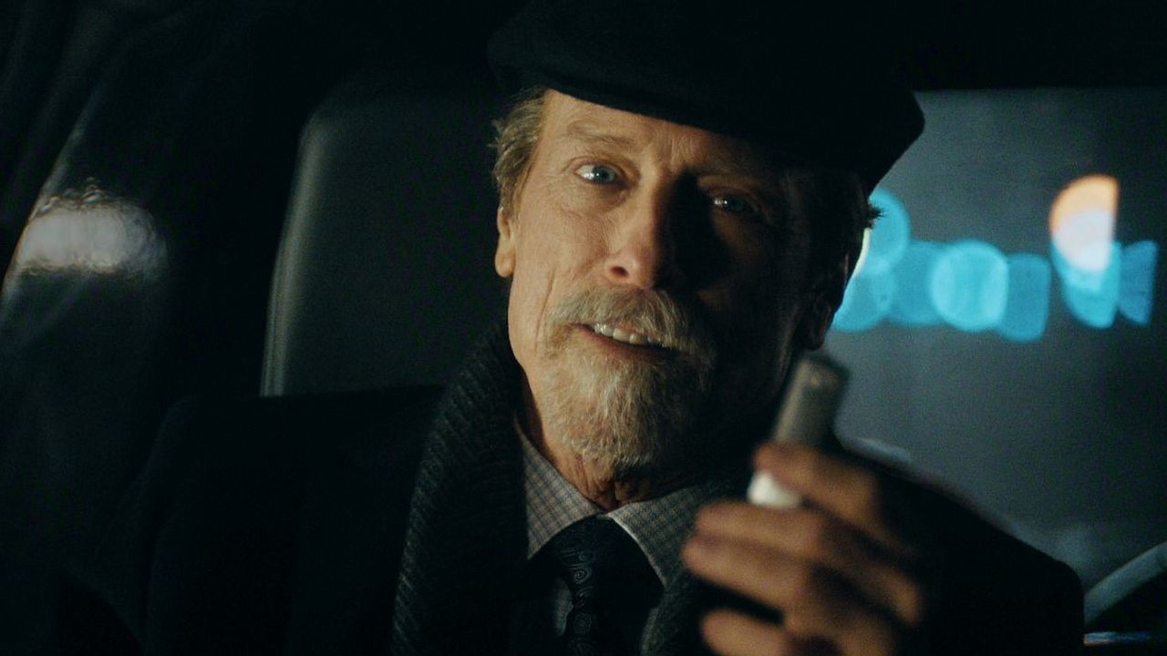 Jeden z największych serialowych hitów Netflixa powróci za 4 tygodnie. Zwiastun 3. sezonu głośnego thrillera zapowiada „pełną adrenaliny emocjonującą przejażdżkę”, źródło grafiki: Nocny agent, Shawn Ryan, Netflix, 2026.