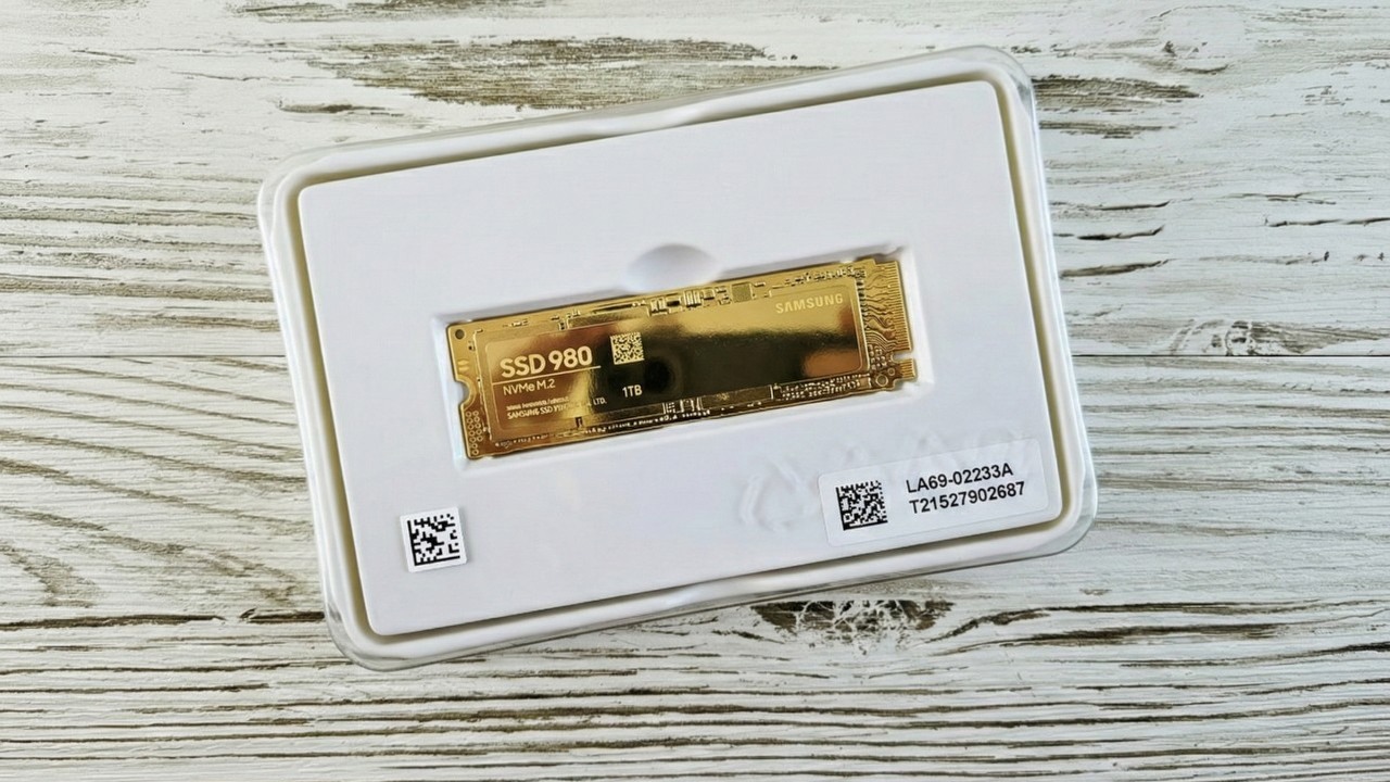 Dyski SSD są już 16 razy droższe od HDD i osiągają wartość złota w skrajnych przypadkach, źródło grafiki: Andrey Matveev; Unsplash.com; 2023 / Gemini.