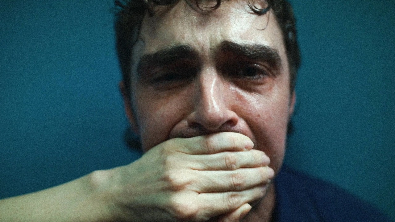 Za 6 dni będziecie mogli obejrzeć na Prime Video jeden z najbardziej niepokojących horrorów 2025 roku, który ma 89% na Rotten Tomatoes, źródło grafiki: Together, Michael Shanks, Neon, 2025.