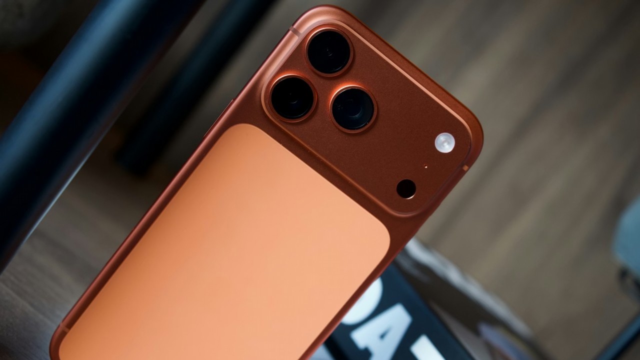 Apple szykuje przełom w designie iPhone’a 18 Pro zmniejszając kultowe wycięcie w ekranie, źródło grafiki: Georgiy Lyamin; Unsplash.com; 2025.