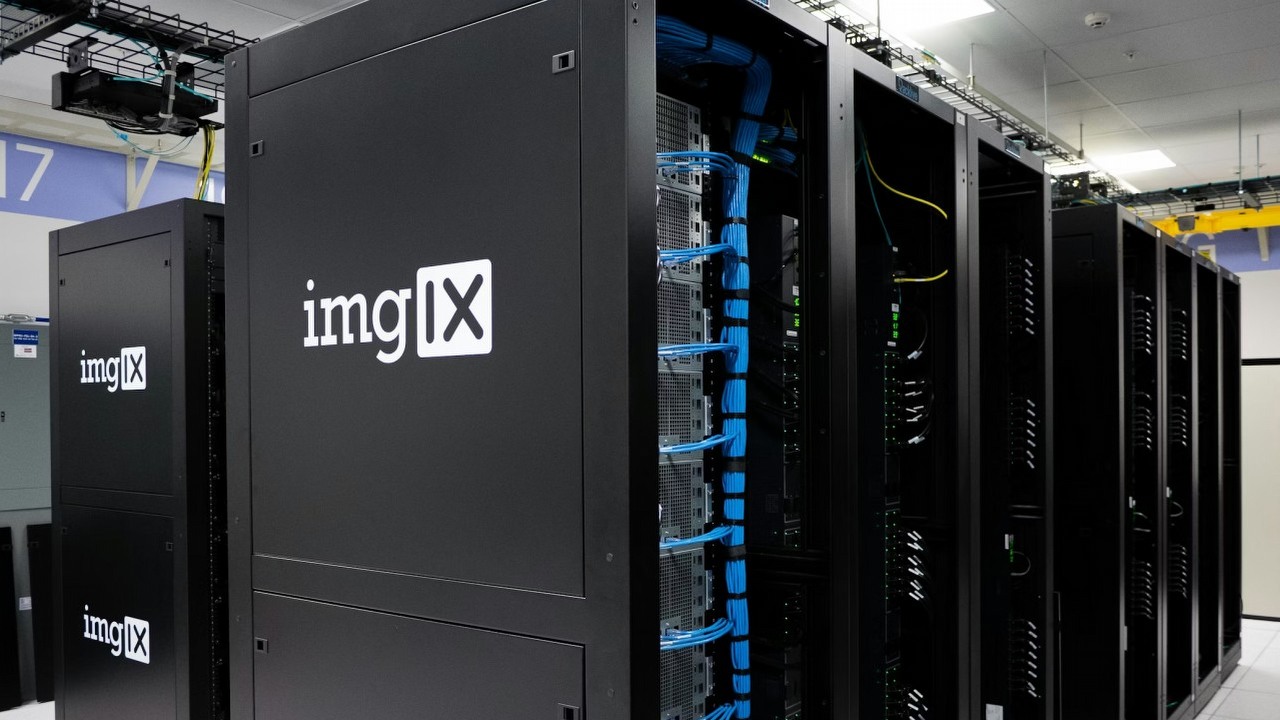 Nowe centrum danych AI powstaje w tajnej lokalizacji, bo firma chce uniknąć sprzeciwu mieszkańców, źródło grafiki: imgix; Unsplash.com; 2017.