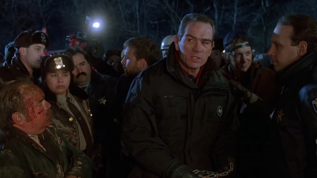 Internauci są zgodni, dziś filmy straciły coś ważnego. Kultowy thriller sprzed 33 lat przypomniał im, za czym tęsknią w kinie, źródło grafiki: Ścigany, Andrew Davis, Warner Bros., 1993.