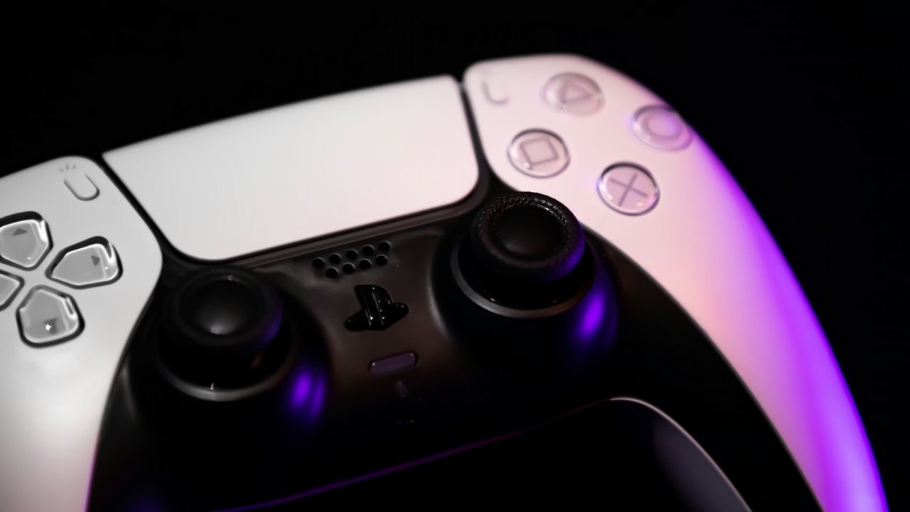 PS5 i PS4 dostały nowy update. Gracze nowej konsoli szybciej dołączą do rozgrywki znajomych, gdy Sony namawia do porzucenia starej konsoli, źródło grafiki: Taylor R; Unsplash.com; 2022.