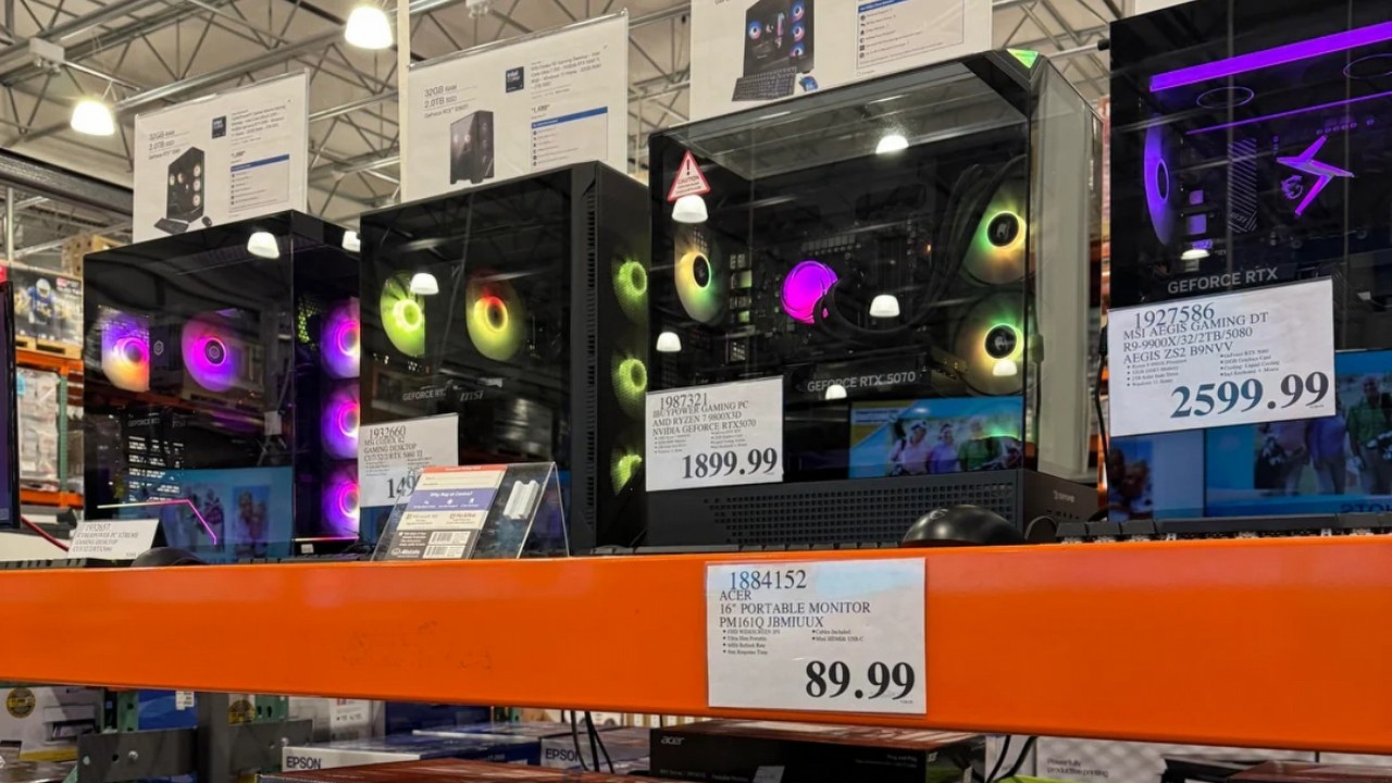 Pamięć RAM stała się tak droga, że złodzieje stają się naprawdę bezczelni: kradną ją bezpośrednio z komputerów w sklepach, źródło grafiki: u/accent2012; Reddit.