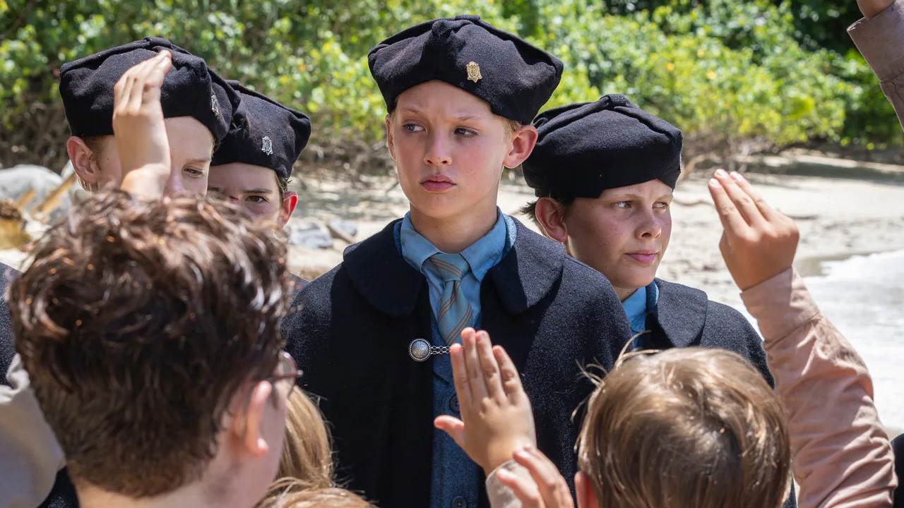 Intensywny zwiastun nowego serialu twórcy Dojrzewania to dla fanów Harry’ego Pottera okazja, by zobaczyć nowego Draco Malfoya w akcji, źródło grafiki: Lord of the Flies, Jack Thorne, BBC One i Stan.