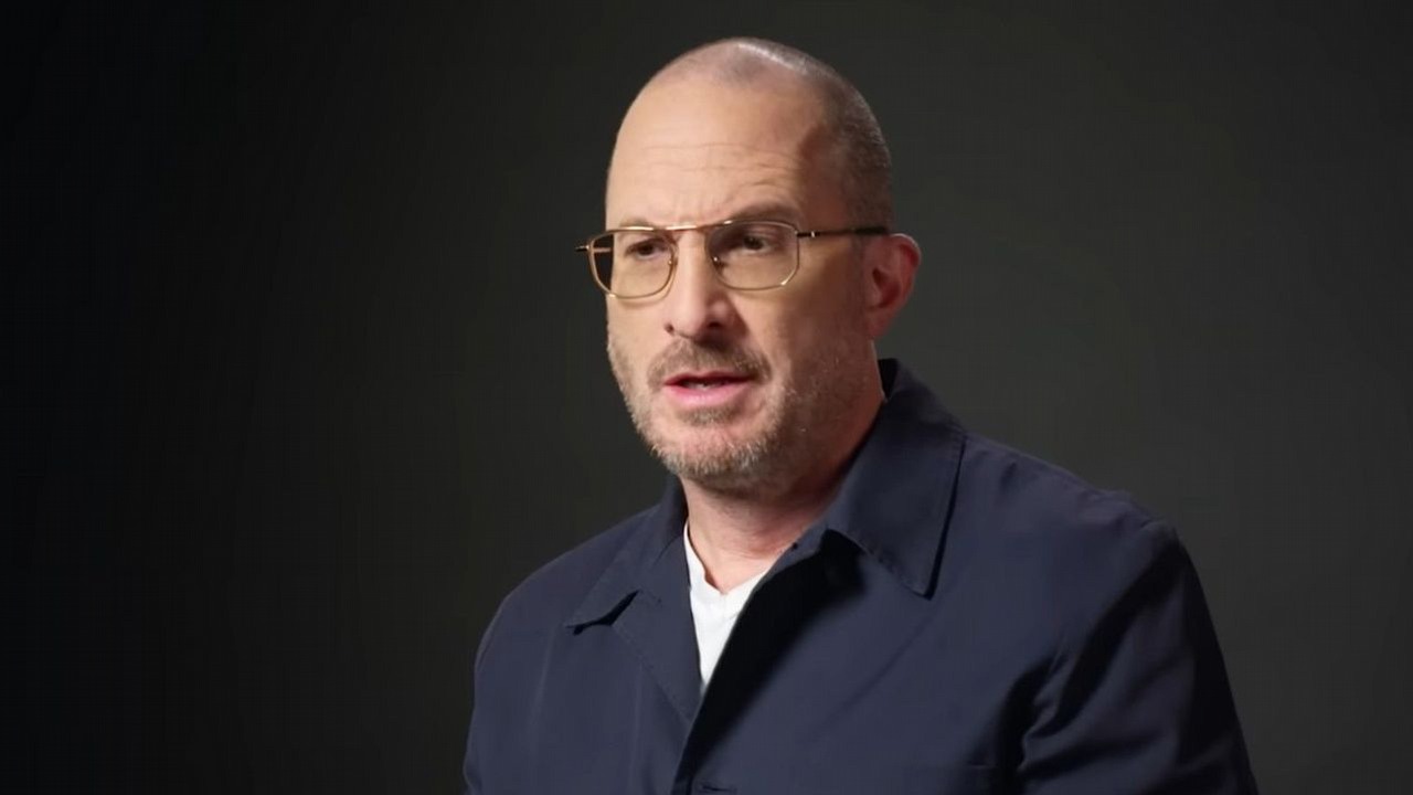 „To wygląda jak kupa”. Fani miażdżą nowy, stworzony przez AI serial Darrena Aronofsky’ego, źródło grafiki: GQ / YouTube / 2025.