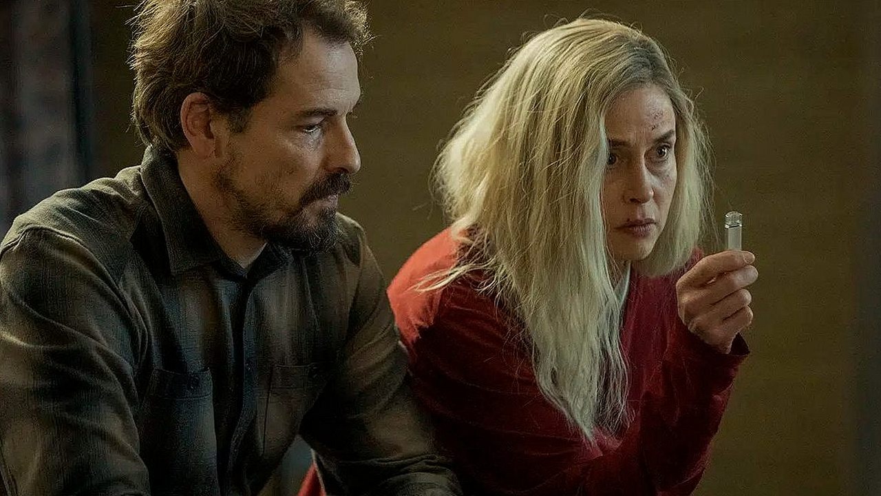 Jutro na Netflix aż dwie premiery dla miłośników mocnych wrażeń: 6-odcinkowy thriller o szpiegach i kryminał o nietypowym gangu, źródło grafiki: Unfamiliar, Paul Coates, Netflix, 2026.