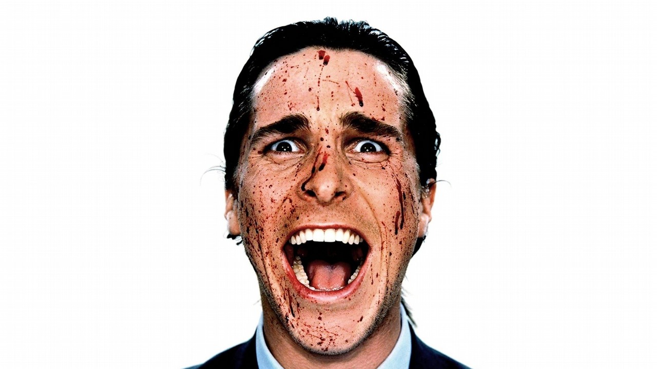 „Robiłem to jak szaleniec, każdego dnia”. Christian Bale miał unikalną metodę, aby nie stracić głowy, przemieniając się w potwora Frankensteina, źródło grafiki: American Psycho, Mary Harron, Lionsgate Films, 2000.