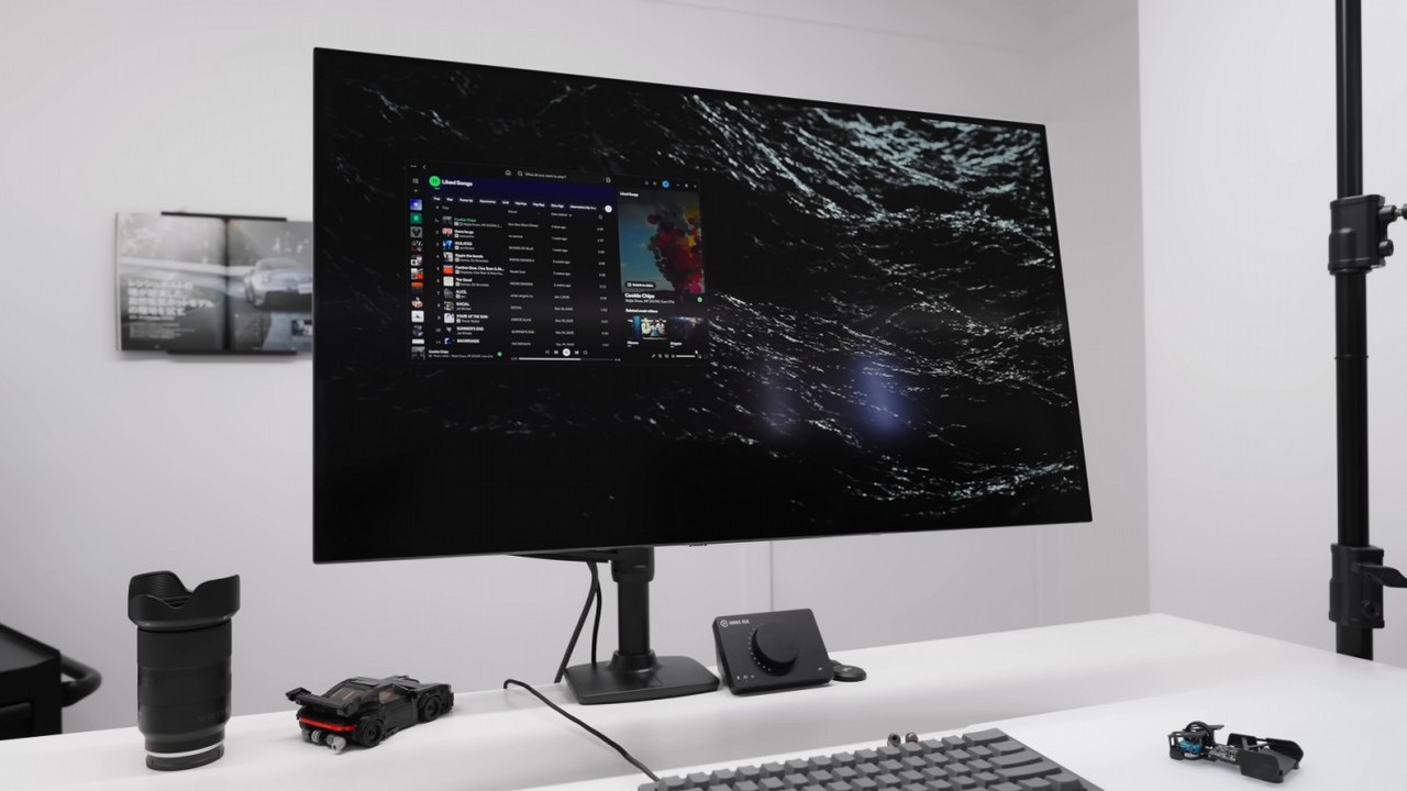 Gracz katował monitor OLED przez 3000 godzin, a efekty wypalenia pikseli są zaskakujące, źródło grafiki: YouTube: Optimum; 2026.