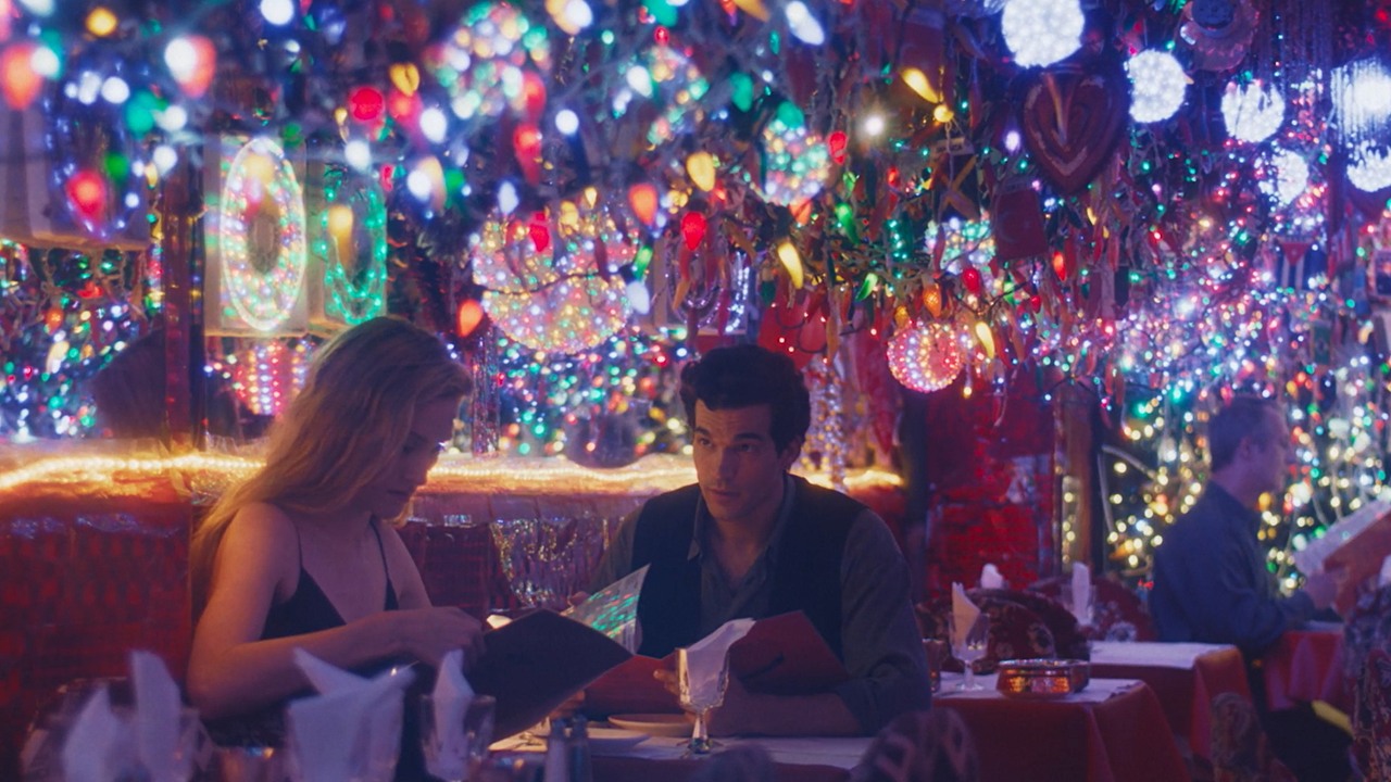 Nowy serial z 84% na Rotten Tomatoes robi furorę na Disney+. Widzowie oszaleli na punkcie „porywającego” dramatu, źródło grafiki: Love Story: John F. Kennedy Jr. i Carolyn Bessette, Connor Hines, Disney+, 2026.