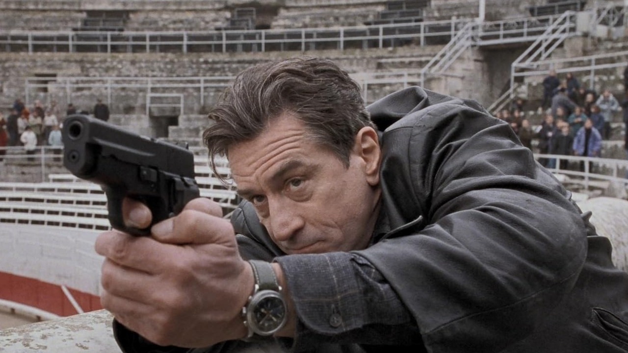 „Ekscytujący” thriller szpiegowski z Robertem De Niro za 11 dni znika z Prime Video. To ostatnia szansa, by obejrzeć polecany przez 80% widzów film akcji, źródło grafiki: Ronin, John Frankenheimer, MGM, 1998.