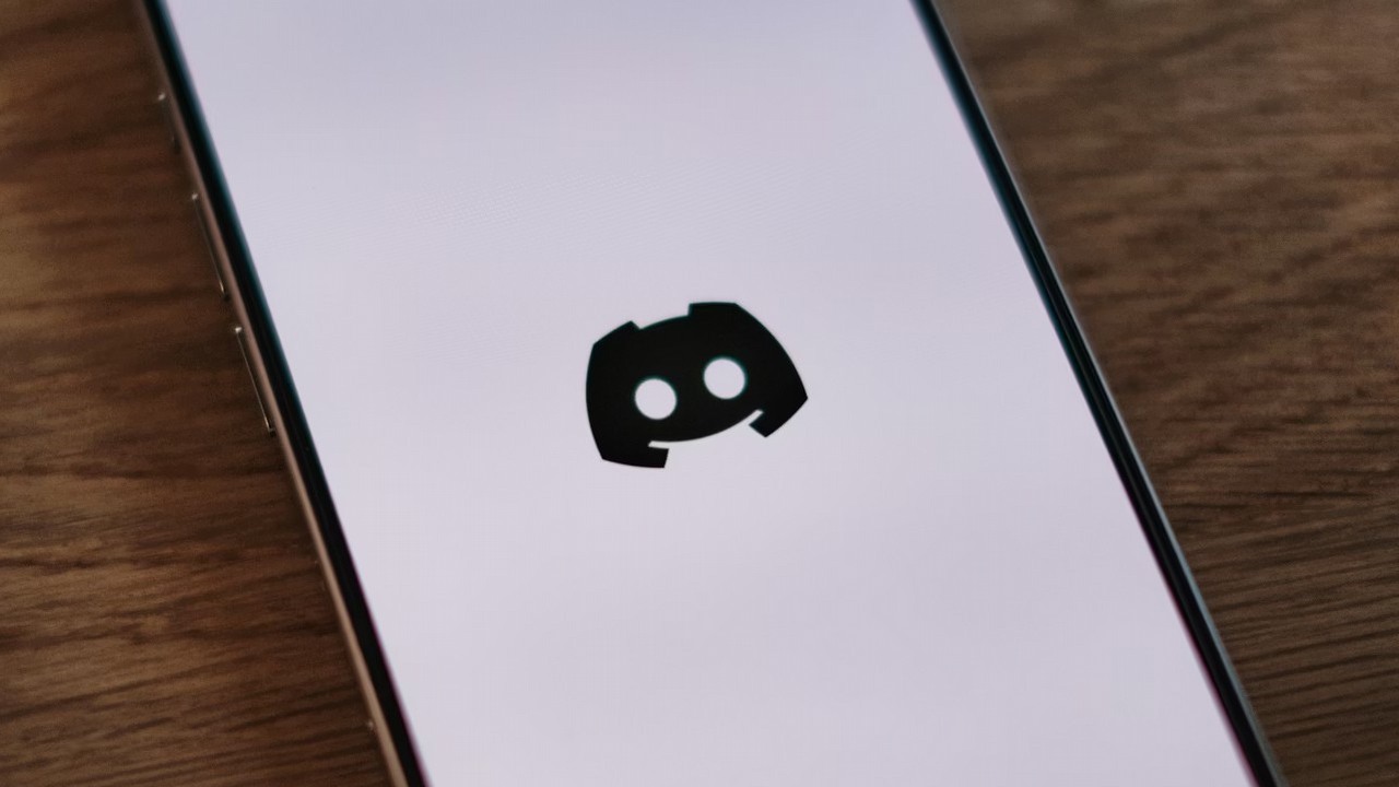 Gracze chcą bojkotować Discorda i namawiają do rezygnacji z abonamentu Nitro, źródło grafiki: appshunter.io; Unsplash.com; 2024.