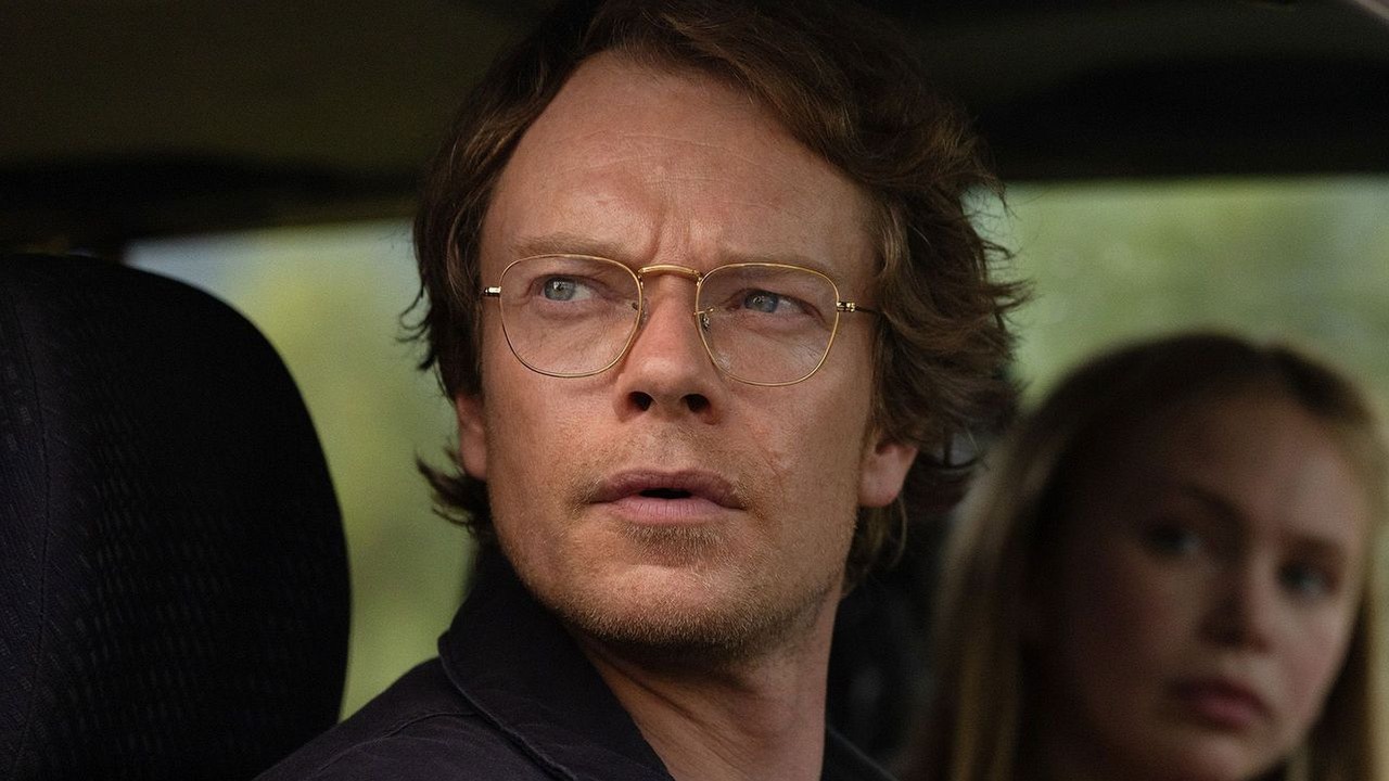 Na SkyShowtime właśnie wjechał nowy thriller z „fantastyczną” rolą gwiazdy Gry o tron. Wszystkie 6 odcinków kryminalnej serii możesz obejrzeć już teraz, źródło grafiki: Laleczka, Nessah Muthy, Nessah Muthy, Paramount, 2026.