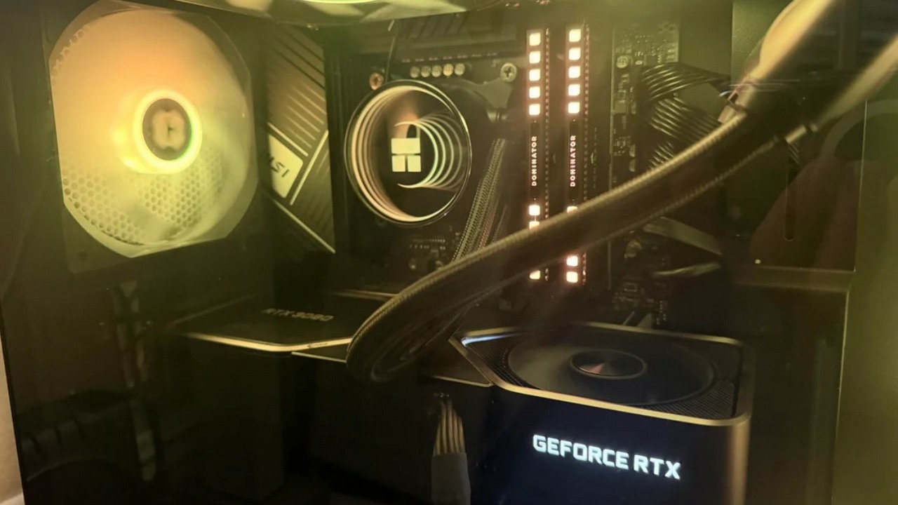 Gracz PC kupuje 32 GB pamięci DDR5 za 2 500 złotych. Zapłacił tylko ułamek, bo sprzedawca popełnił błąd, źródło grafiki: u/HappifyChris; Reddit.