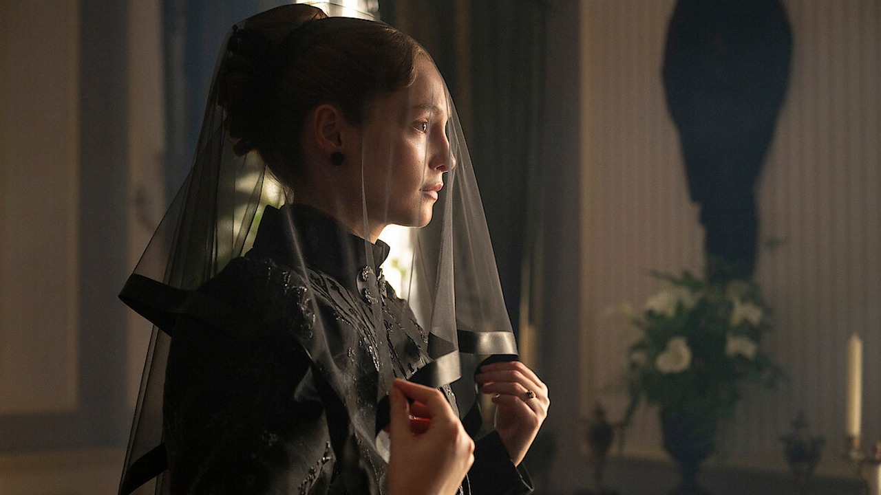 W 80 krajach na 1. miejscu: dzięki tej serii Netflix odniósł jeden z największych sukcesów w historii, źródło grafiki: Bridgerton, Chris Van Dusen, Netflix, 2020.