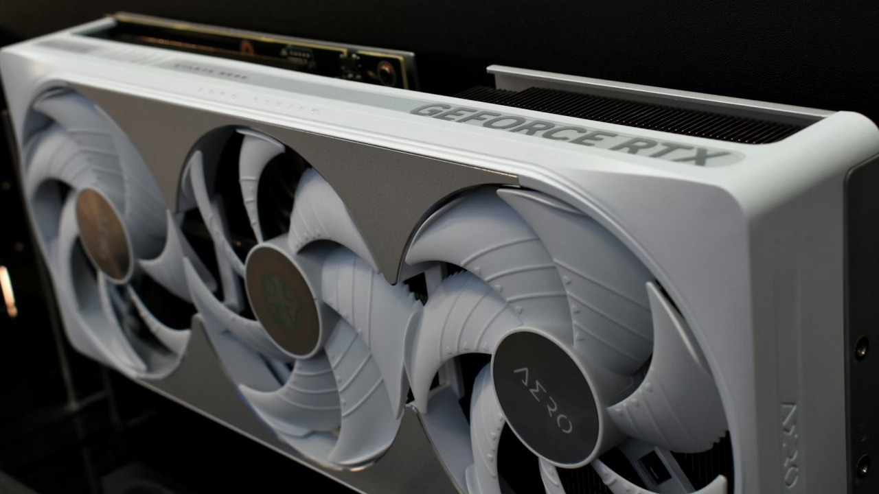 Nowa aktualizacja, nowe kłopoty NVIDII. Sterowniki 595.71 ograniczają podkręcanie kart RTX 40 i 50, źródło grafiki: Gavin Phillips; Unsplash.com; 2025.