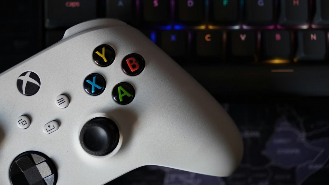 Xbox Project Helix to koniec tradycyjnej konsoli. Według Digital Foundry Microsoft stawia na PC i zawiera cichy sojusz z AMD oraz Sony, źródło grafiki: Tekeshwar Singh; Unsplash.com; 2024.