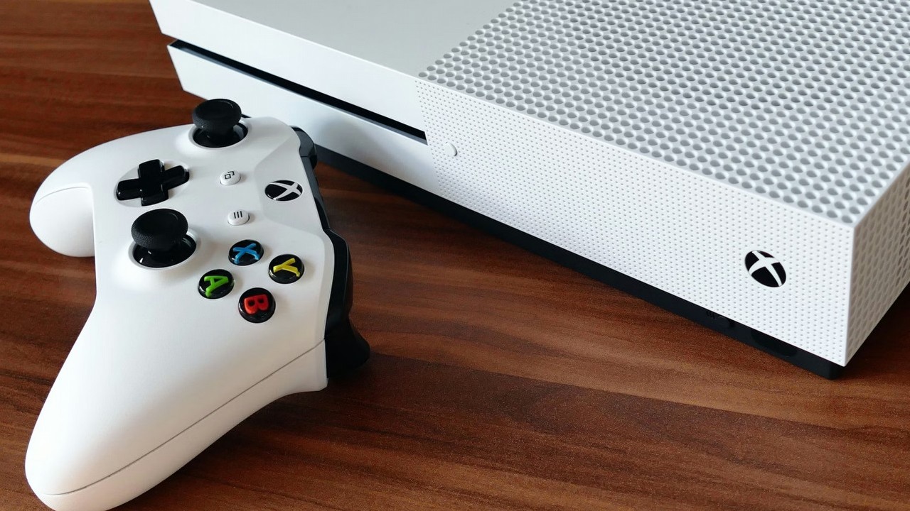 Xbox One zhakowany po 13 latach. Microsoft napisał idealny kod, więc haker zaatakował procesor, źródło grafiki: Anthony; Unsplash.com; 2023.