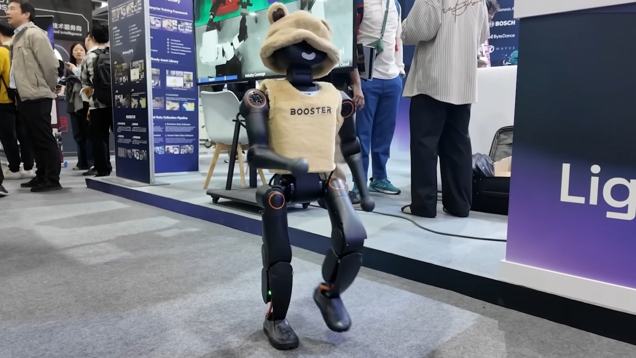 W Chinach powstała branża wynajmu robotów, która w rok obniżyła ceny tego sprzętu, ale jest pewien haczyk, źródło grafiki: YouTube: PRO ROBOTS; 2025.