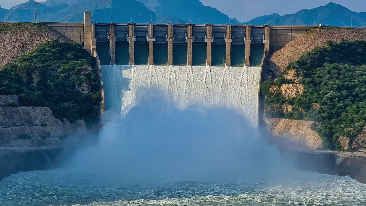 Chiny budują w Himalajach największą elektrownię wodną na świecie - co rodzi nowe pytania o układ sił w Azji, źródło grafiki: Tahamie Farooqui; Unsplash.com; 2024.