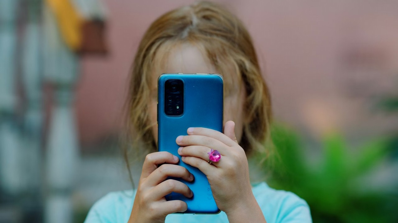 6 mln dolarów za uzależnienie: Meta i YouTube uznane winnymi w przełomowej sprawie, źródło grafiki: Andrey K; Unsplash.com; 2023.