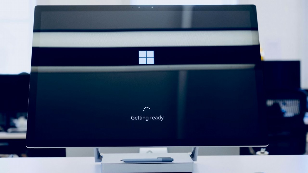 Budują nowy zespół, aby uratować Windowsa 11. Microsoft szuka programistów do tworzenia w 100% natywnych aplikacji, źródło grafiki: Johnyvino; Unsplash.com; 2018.