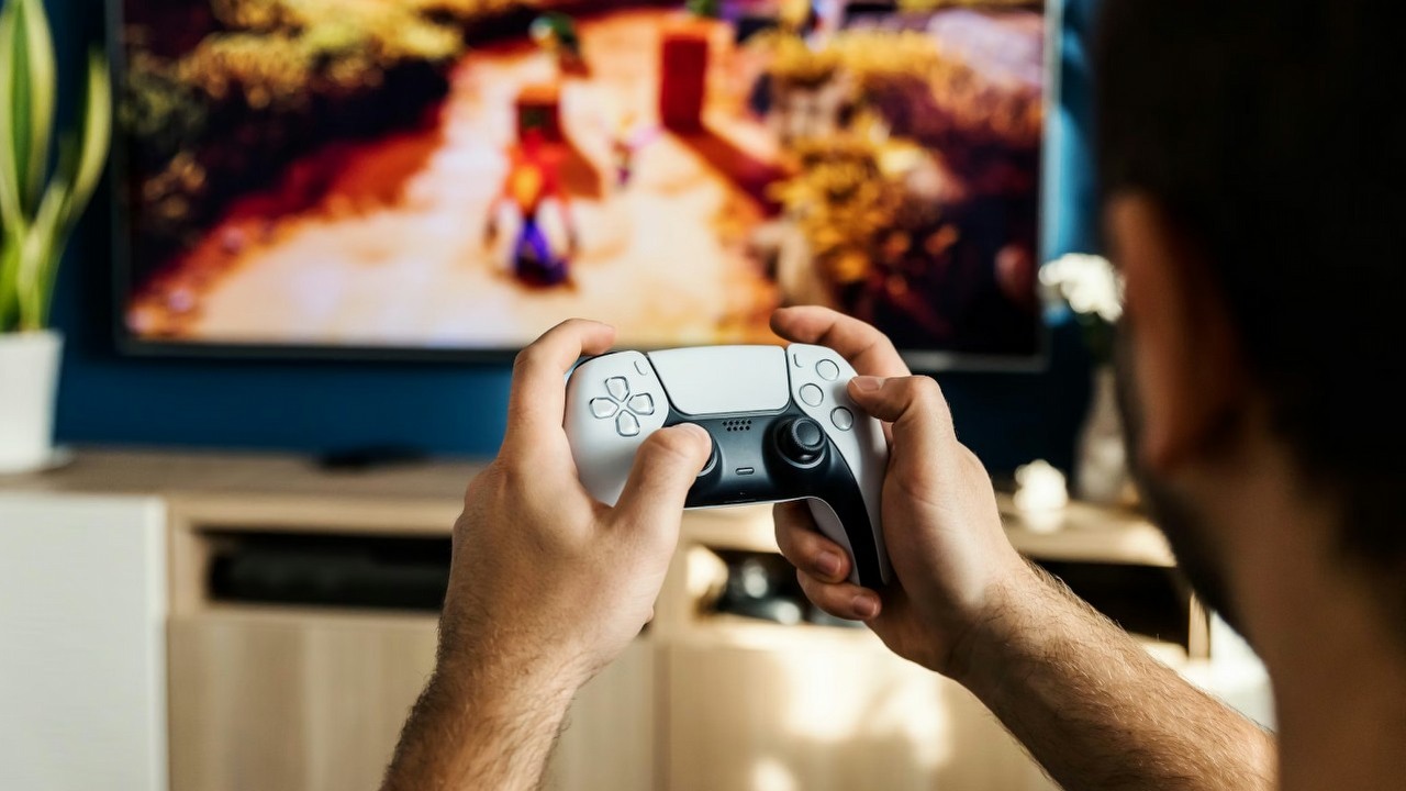Gracz traci swoje 15-letnie konto PlayStation z setkami platynowych trofeów - ponieważ Sony nie zezwala na zmianę regionu, źródło grafiki: JESHOOTS.COM; Unsplash.com; 2021.