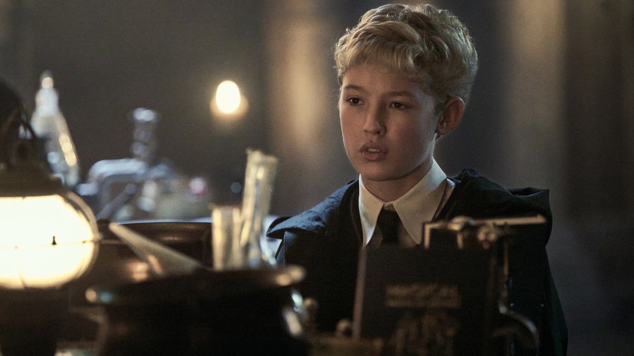 „Ukradnij z planu tyle, ile się da”. Tom Felton wspiera nowego Draco Malfoya z serialu Harry Potter, źródło grafiki: Harry Potter i Kamień Filozoficzny, Francesca Gardiner, HBO, 2026.