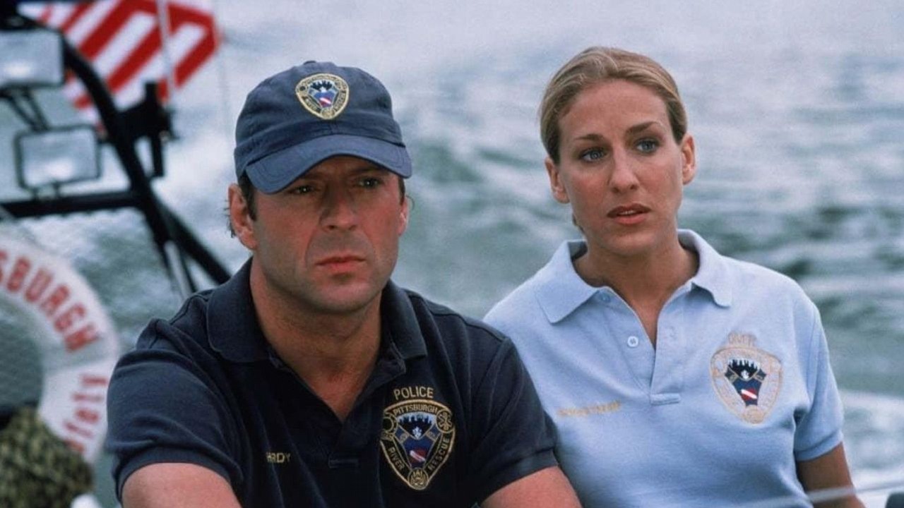 Nowy numer 1 Netflixa: thriller z Bruce’em Willisem sprzed ponad 30 lat dostał drugie życie, to dziś globalny hit, źródło grafiki: Pole rażenia, Rowdy Herrington, Colimbia Pictures, 1993.