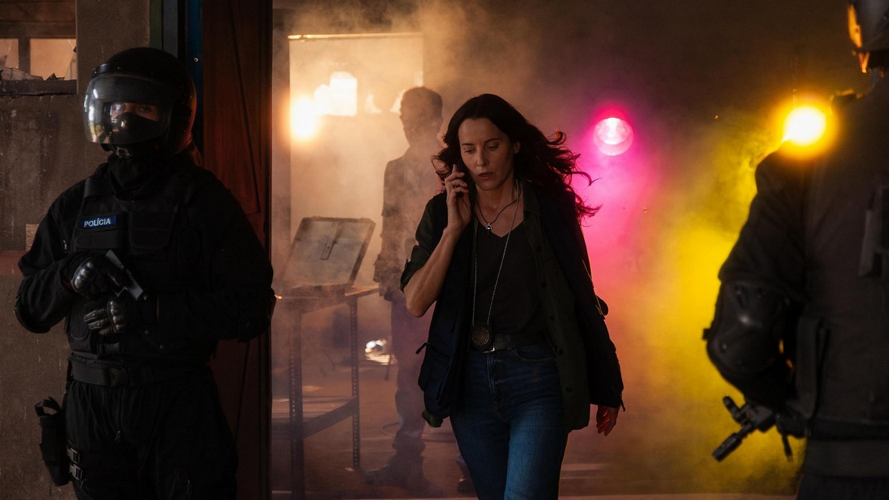 Kryminalny serial Netflixa z 90% od widzów na Rotten Tomatoes dziś wrócił z ostatnim sezonem. 6 odcinków „epickiego” finału już dostępne, źródło grafiki: Przypływ, Augusto Fraga, Netflix, 2026.