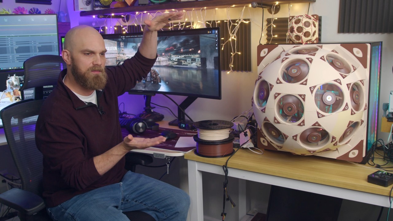 Gracz zbudował „superkopułę” z 15 wentylatorów Noctua. Podczas grania temperatura spada o 20 stopni, źródło grafiki: YouTube: Major Hardware; 2026.