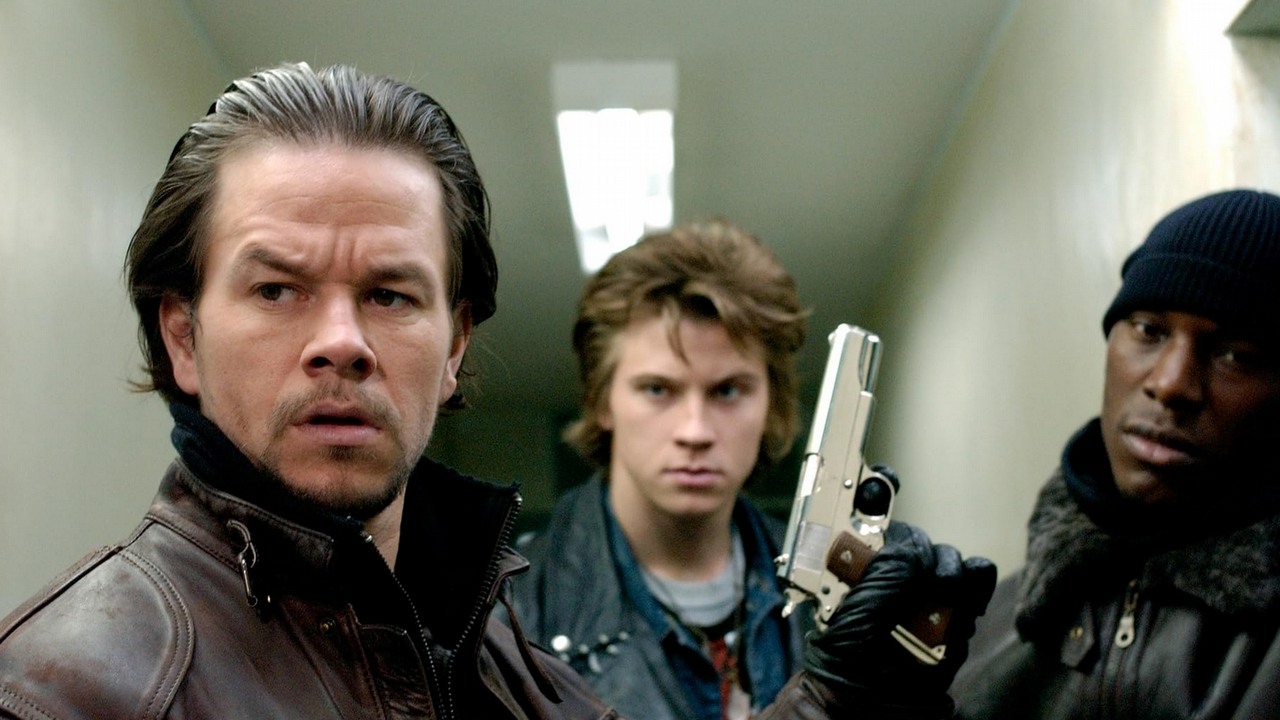 Kryminał z Markiem Wahlbergiem wpadł na Netflix i od razu jest hitem. „Niedocenione” widowisko akcji dostało nowe życie po 20 latach, źródło grafiki: Czterej bracia,  John Singleton, Paramount Pictures, 2005.