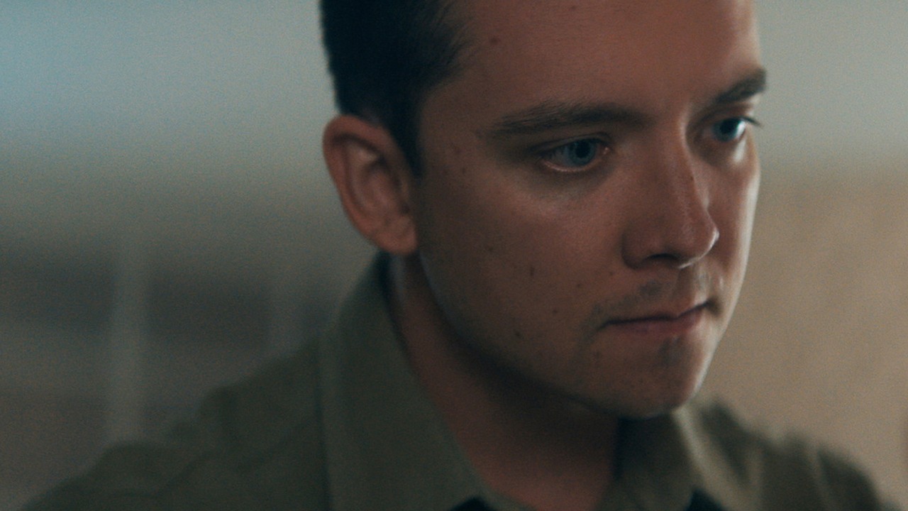 Za 2 dni na Netflixa trafi mroczny thriller psychologiczny. Ta 6-częściowa, niepokojąca historia jest inspirowana prawdziwymi doświadczeniami, źródło grafiki: Niewybrani, Julie Gearey, Netflix, 2026.