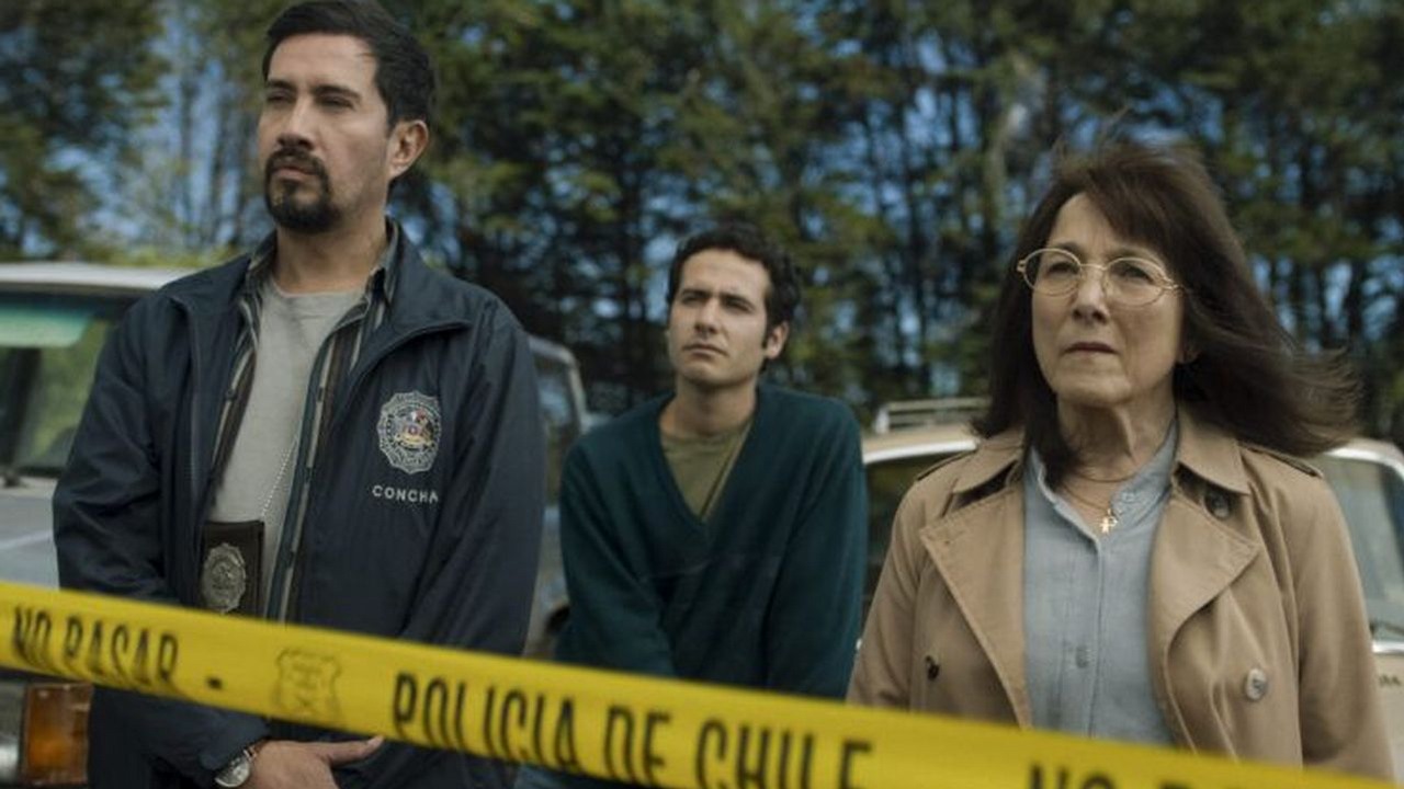 Nowy numer 1 Netflixa w Polsce. Idealny na maraton 8-odcinkowy kryminał potrzebował jednego dnia, by prześcignąć konkurencję w top 10, źródło grafiki: Ktoś musi wiedzieć, Fernando Guzzoni , Netflix, 2026.