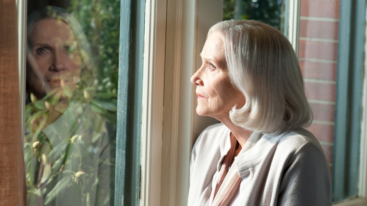 W wieku 101 lat, z 1 Oscarem i 2 gwiazdami na Hollywoodzkiej Alei Gwiazd, jest najdłużej żyjącą ikoną kina na świecie i do dziś nadal zachwyca publiczność, źródło grafiki: Zimowa opowieść, Akiva Goldsman, Warner Bros. Pictures, 2014.