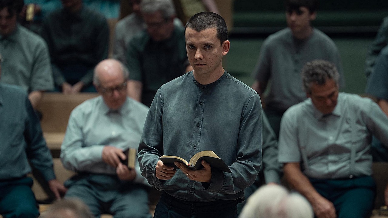 Ma tylko 6 odcinków i jest nowym hitem Netflixa. „Trzymający w napięciu” thriller psychologiczny potrzebował 1 dnia, by trafić do top 10, źródło grafiki: Niewybrani, Julie Gearey, Netflix, 2026.