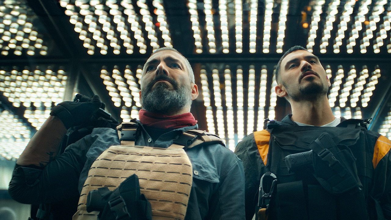 Nowy numer 1 Prime Video w Polsce: meksykański thriller akcji pokonał Marka Wahlberga i Chrisa Hemswortha, źródło grafiki: Zemsta, Rodrigo Valdes, Prime Video, 2026.