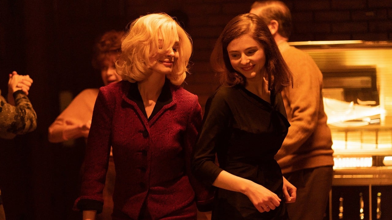 Jutro na HBO Max obejrzysz „wciągający” i „mroczny” thriller psychologiczny z Anne Hathaway. Polecany przez 80% krytyków film może stać się nowym hitem platformy, źródło grafiki: Eileen, William Oldroyd, Scott Rudin Productions, 2023.