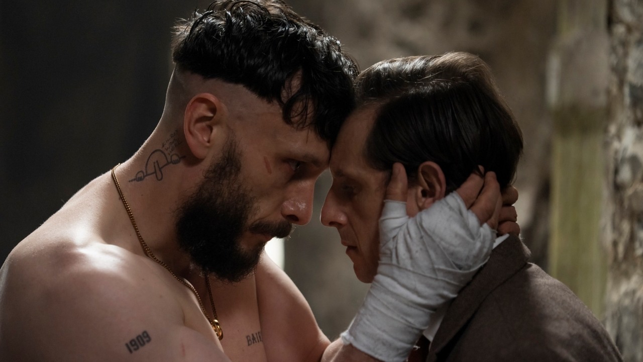 Zebrał 88 mln wyświetleń w 91 dni, dziś wraca z nowym miniserialem. Twórca jednego z najlepszych thrillerów psychologicznych Netflixa przedstawia intrygujacego Półbrata, źródło grafiki: Półbrat, Richard Gadd, HBO, 2026.