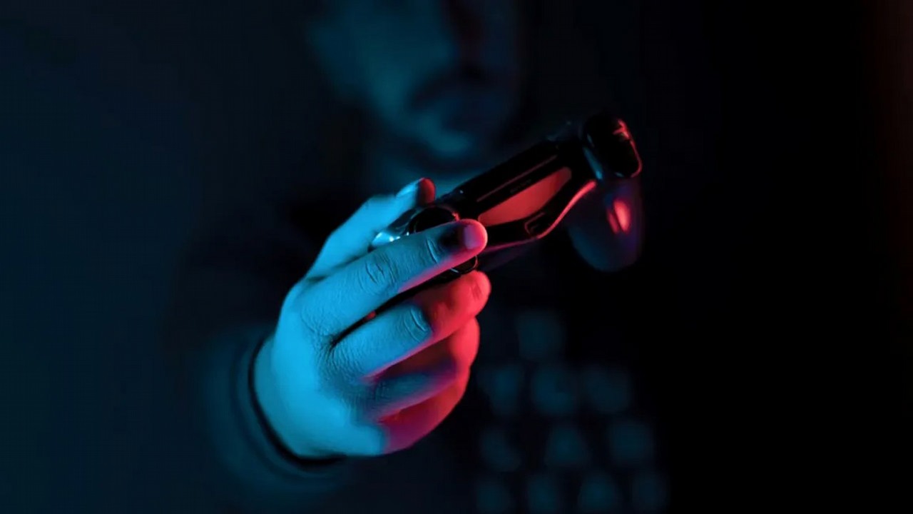 Psychologia mówi, że ucieczka do gier to nie tylko unikanie problemów, ale też poczucie autonomii, którego brakuje w rzeczywistości, źródło grafiki: Unsplash.