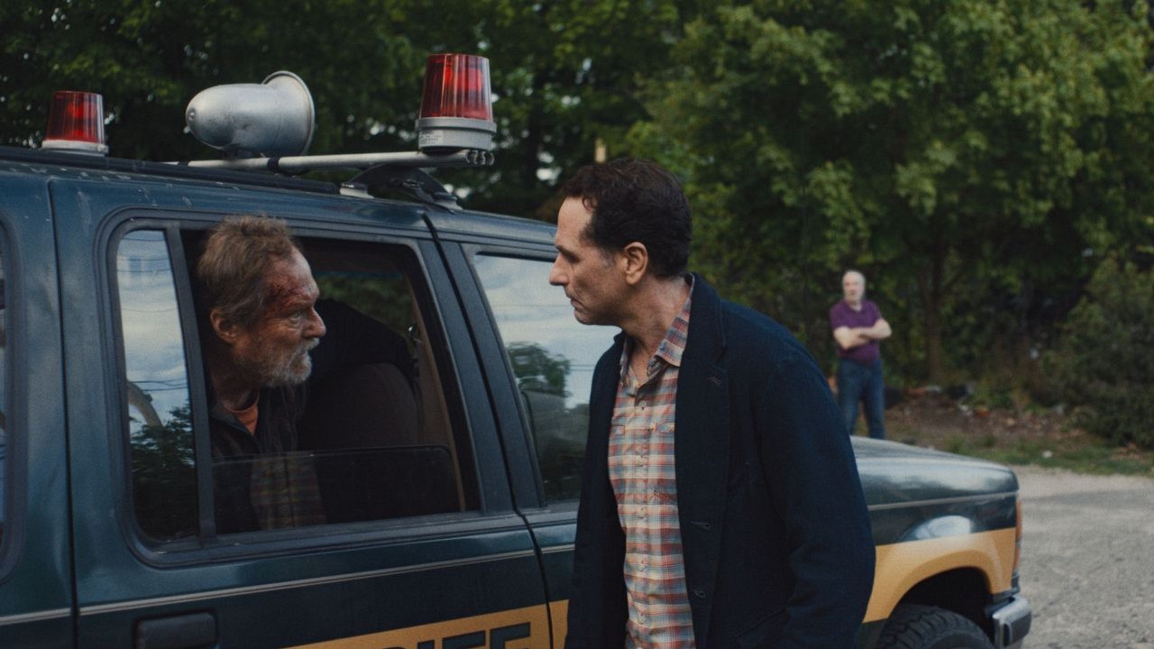 Co obejrzeć w długi majowy weekend: 3 mocne serialowe premiery na Netflix, HBO Max i Apple TV, źródło grafiki: Wdowia zatoka, Katie Dippold, Apple TV, 2026.