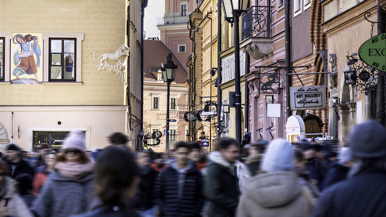 Ponad połowa Polaków żyje w tym stanie od 6 miesięcy. To cichy zabójca, którego zaczęliśmy ignorować, źródło grafiki: Unsplash / Jakub Żerdzicki.