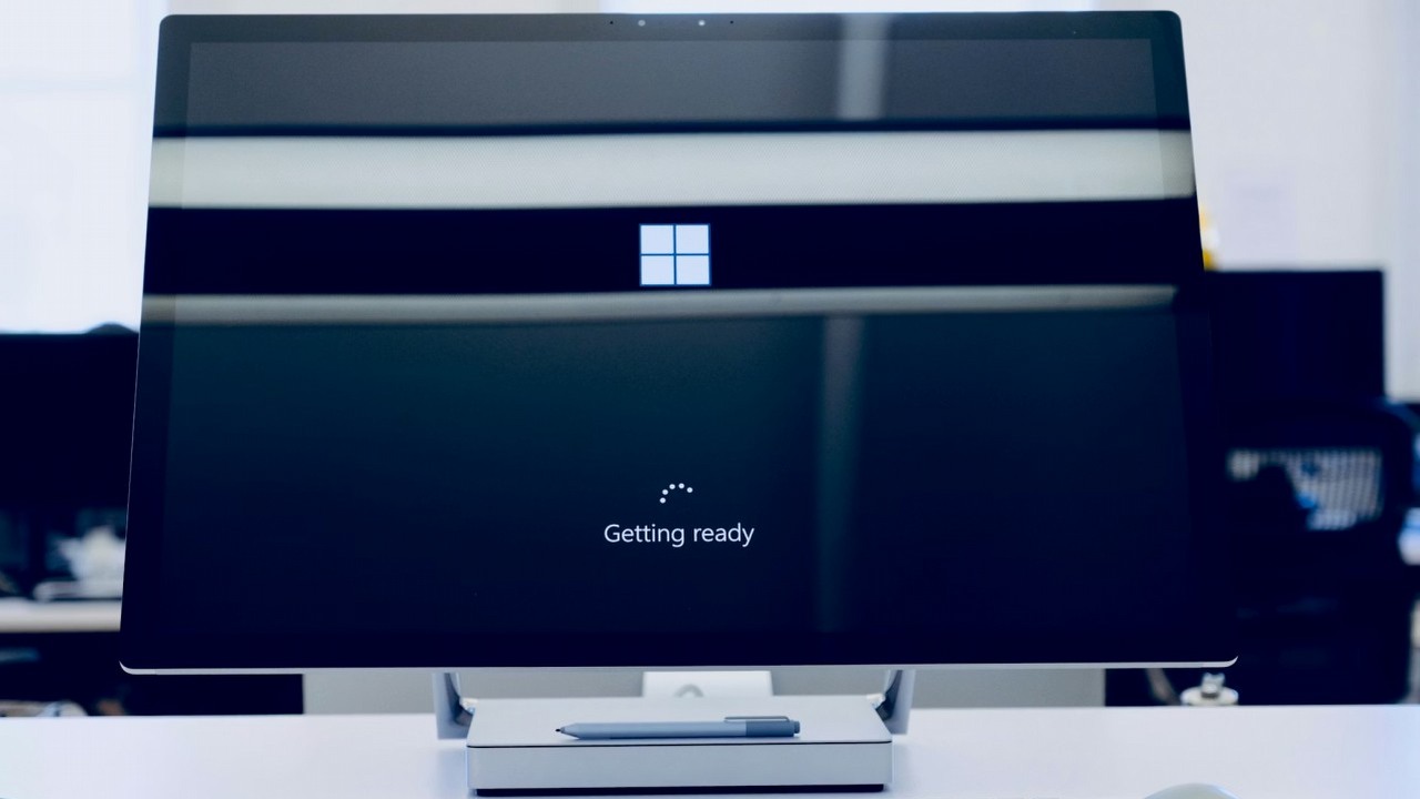 Windows 11 uruchomi aplikacje o 40% szybciej. Microsoft ma sposób, by poprawić działanie systemu, źródło grafiki: Johnyvino; Unsplash.com; 2018.