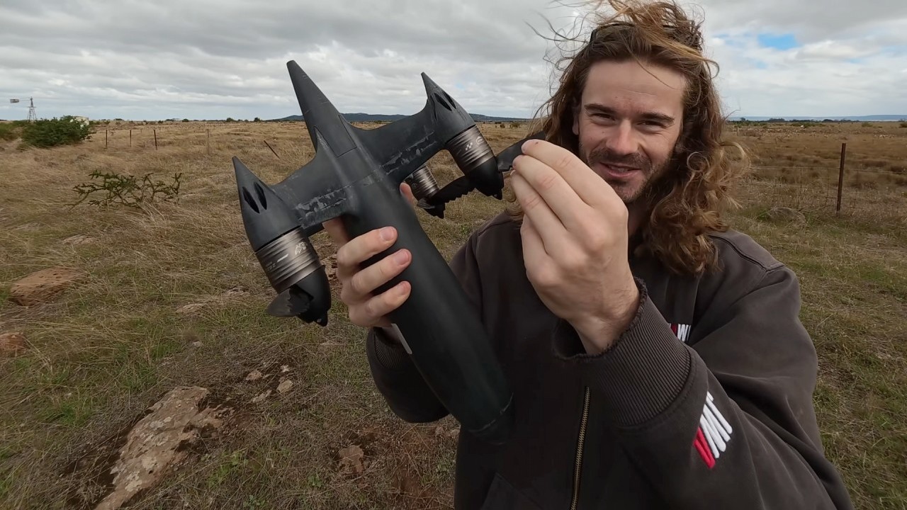 730 kilometrów na godzinę i śmigło z włókna węglowego o kształcie zębów piły: nowy dron ustanawia światowy rekord prędkości lotu, źródło grafiki: YouTube: Drone Pro Hub; 2026.