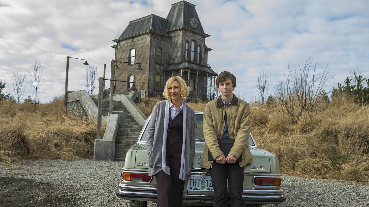 Ma 50 odcinków, 93% na Rotten Tomatoes i właśnie wjechał na Prime Video. To prequel jednego z największych thrillerów wszech czasów, źródło grafiki: Bates Motel, Carlton Cuse, A&E, 2013.