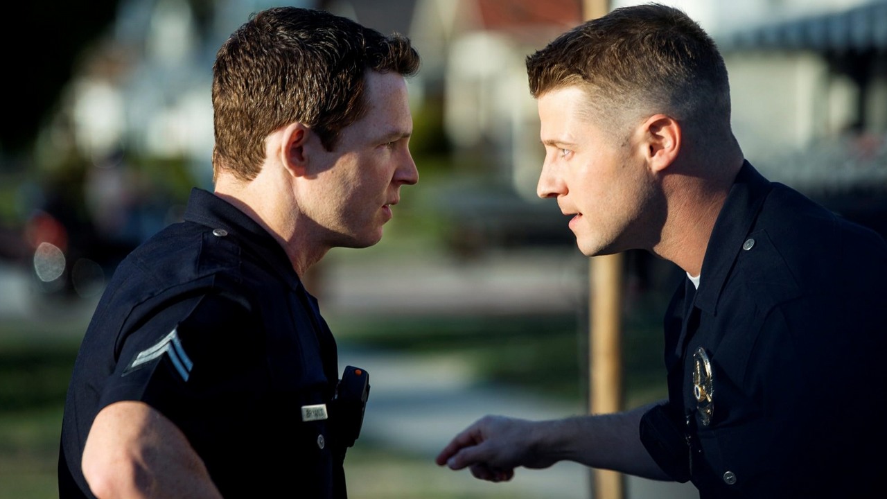 Dopiero został dodany i 17-letni thriller już podbija Netflixa. „Genialny” serial otrzymał drugie życie w streamingu, źródło grafiki: Gliniarze z Southland, Ann Biderman, NBC i TNT, 2009.
