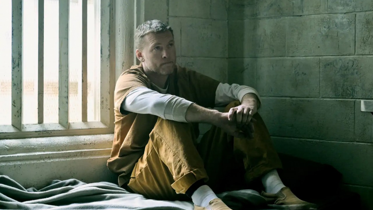 W tym tygodniu 2 mocne premiery: Netflix szykuje 8-odcinkową nowość od mistrza thrillerów, Apple TV powrót swego najlepszego detektywistycznego kryminału, źródło grafiki: Za wszelką cenę, Robert Hull, Netflix, 2026.