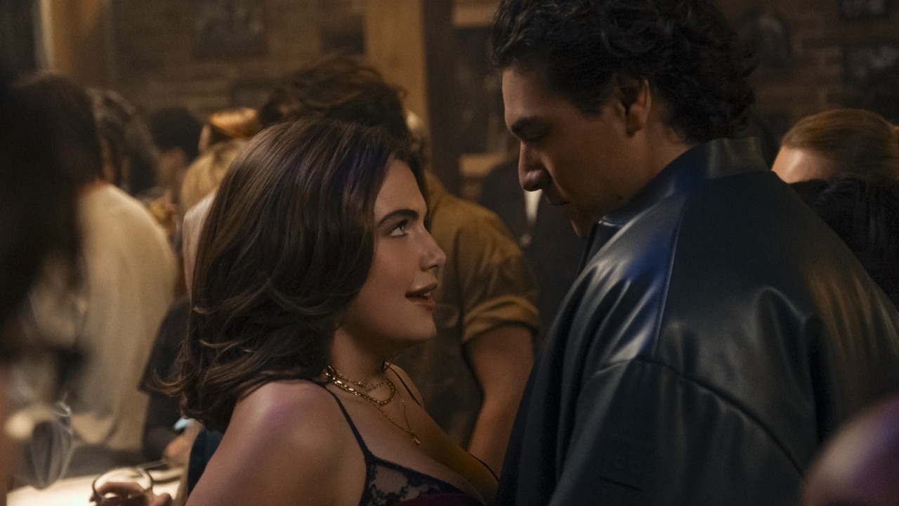 Netflix pozazdrościł Prime Video hitu, który w 12 dni obejrzało 36 mln widzów, i stworzy bardzo podobny serial, źródło grafiki: Off Campus, Louisa Levy, Prime Video, 2026.