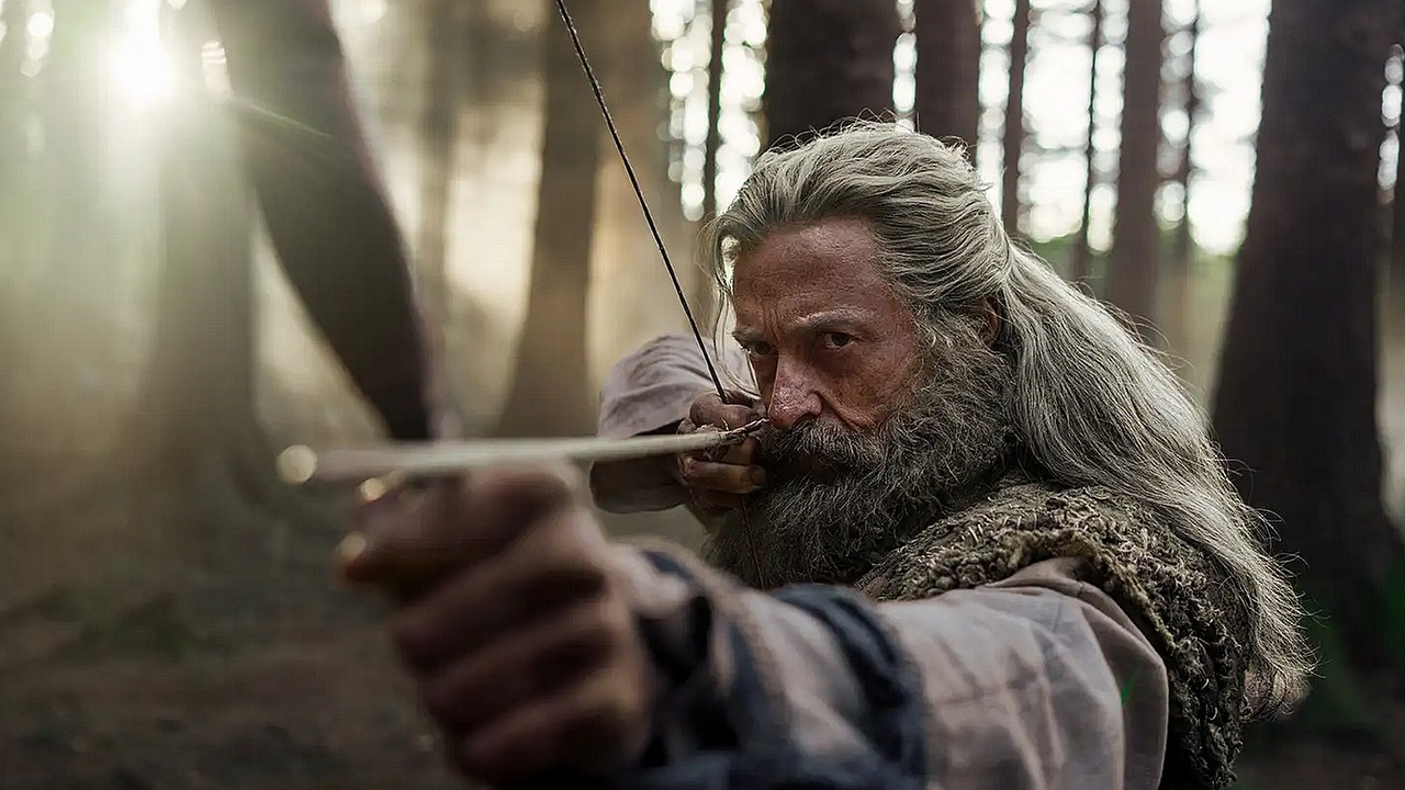 To jedna z najciekawszych premier weekendu. Już za 2 dni obejrzymy „hipnotyzującą” reinterpretację słynnej legendy z Hugh Jackmanem, źródło grafiki: The Death of Robin Hood, Michael Sarnoski, A24, 2026.